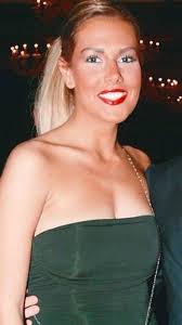 Sadece Dudaklarımda Estetik Var" Diyen Sosyetenin En Ünlü Kadını Hande  Acar'ın Geçmişten Günümüze Şoke Eden Evrimi