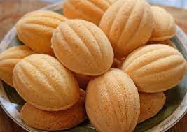 Kuih tradisional melayu adalah kuih yang berasal dari dahulu dan asli biasanya dimasak oleh orang melayu. Kuih Raya Tradisional Vs Kuih Raya Moden