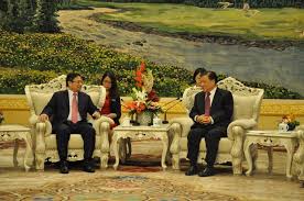 Phó giáo sư, tiến sĩ luật. Ong Pháº¡m Minh Chinh Ä'i Trung Quá»'c Nha Bao Nguyá»…n An Dan