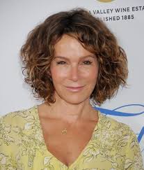 18 Short Low Maintenance Styles For Naturally Curly Hair Curly Hair Styles Short Curly Hairstyles For Women Curly Hair Photos