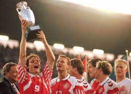 Mål, advarsler, spillere, trænere, osv. Em Heltene Fra 92 Vi Glemmer Det Aldrig Bt Sport Www Bt Dk