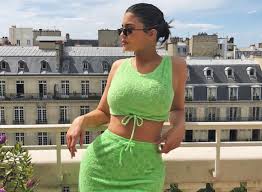 Celebrities without makeup kylie jenner instagram brows jenner freckles kylie j hair beauty jenner outfits. So Viel Verdient Kylie Jenner Pro Instagram Posting Starzip