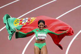 Em 10 de agosto de 1995, a ucraniana inessa kravets bateu o recorde do mundo do salto triplo, com a marca de 15,50m, no mundial de gotemburgo. Ti4bkzvab5am1m