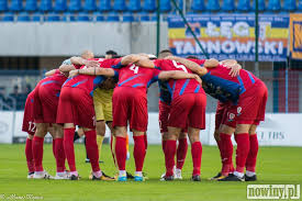 Nie dosc, ze piekny kraj to jeszcze piekne stroje. Nowy Sponsor Techniczny Piasta Gliwice Nowiny Pl Portal Gazeta Raciborz Wodzislaw Rybnik Agronowiny
