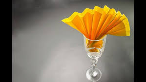 Pliage Serviette Dans Verre Et Eventail Tuto Facile Avec Serviettes En Papier Glass Hurricane Glass Glassware