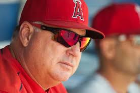 FREEWAY SERIES: Kershaw extends streak in 3-1 Dodgers win