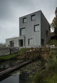 Exponierte Hanglage Kompaktes Einfamilienhaus In Leogang Architektur Temporare Architektur Und Moderne Architektur