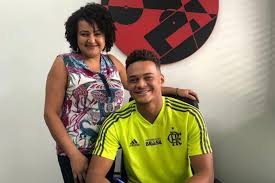 O atual vínculo de rodrigo muniz com o flamengo vai até maio de 2024. Fla Renova Com Rodrigo Muniz Artilheiro Da Copa Do Brasil Sub 20 Lance