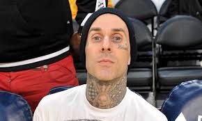 The blink 182 drummer enjoyed a brief romance. Travis Barker Slams Musicians Playing Full Concerts During The Pandemic As Disrespectful Daily Mail Online