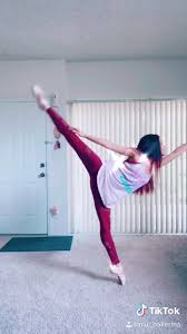 Ballerina On Pointe Shoes Sorry For The Lenguaje Video In 2020 Ballet Workout Ballet Lessons Ballet Dancers