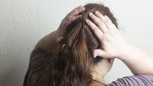 Servono semplicemente una banana matura e due cucchiai di yogurt bianco da amalgamare fino a ottenere un composto cremoso da applicare sui . 3 Modi Per Usare Una Clip A Banana Wikihow