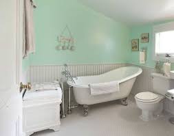 The vintage beauty of clawfoot tubs a noticeable trend that is coming up in the bathroom world is the inclusion of tubs in shower rooms. 27 Beautiful Bathrooms With Clawfoot Tubs Pictures Designing Idea