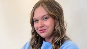 Mom lets five-year-old daughter pack her own lunch for school