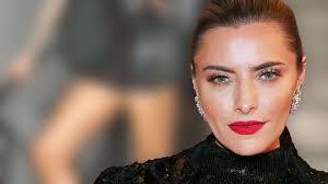 In den letzten wochen tauchten immer wieder bilder von sophia thomalla und gavin rossdale auf. Sophia Thomalla Foto Aus Dem Fitnessstudio Fan Oberschenkel Wie Roberto Carlos Bunte De