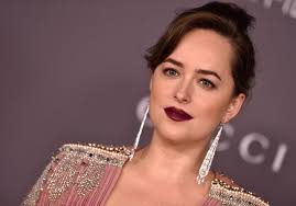 Dakota Johnson, l'héroïne de 50 nuances de Grey, enceinte de Chris Martin ? 
