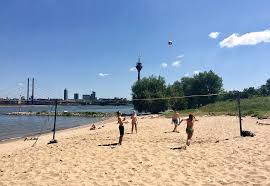 Paradiesstrand In Dusseldorf Dusseldorf Orte Zum Besuchen Strand