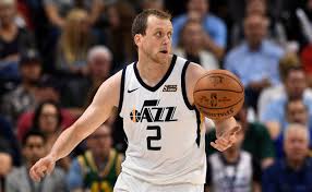 Aux dernières nouvelles, joe ingles n'avait toujours pas réussi à se défaire de son « headband », le portant ainsi lors d'un point presse organisé dimanche. Overreactions To The First Round Of The Nba Playoffs The Ringer