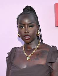 Hailey Bieber Praised For Response To Rhode Critique