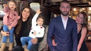 Eski manken ebru şancı ve göztepespor'da oynayan alpaslan öztürk, ikiz kızları ile gittiği bodrum'da denizde dudak dudağa öpüşürken görüntülendi. Ebru Sanci Ve Alparslan Ozturk Bodrum Daki Yazliklarina Tasindi Kulis Futbol