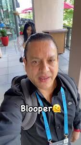 Manuel Grimaldo, ex Gerente de la Zona Libre y ex Viceministro de Comercio,  se sentía rico mientras bajaba las escaleras, haciendo una selfie en  Canadá. De repente, pisó mal y allá fue