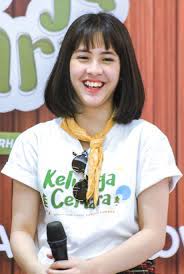 Hingga kamis (20/8/2020) nama zara masih kokoh di deretan trending paling atas. Datei Adhisty Zara 06jan19 Img 9477 Jpg Wikipedia