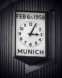 6th february marked the 60th anniversary of the munich air disaster, where 23 people died and 21 survived in a plane crash from take off due to slush on the runway. Ridwan On Twitter Utdindonesia The Flowers Of Manchester United Forever Remembered The Busby Babes Http T Co Zlywqphztk