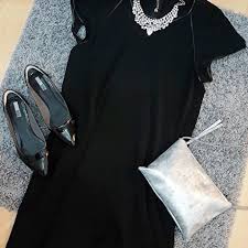 You already know that when it comes to choosing the perfect black dress jewelry for work, i suggest that you wear slimmer jewelry like a slim motif necklace, or a fine ring, or a bracelet. 20 Ways To Wear Statement Necklaces