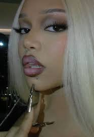 Daphne Duncan (daphnee72)