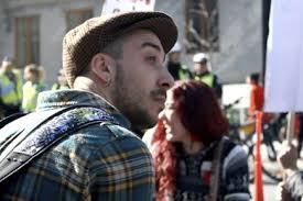 L'étudiant blessé à l'oeil dénonce «l'arrogance» d'un policier