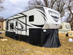 Each rv skirting project is unique and ez snap has a few different snap options to choose from. Everything You Need To Know About Rv Skirting Solutions Togo Rv