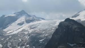 Kostenloses wlan steht im gesamten gebäude zur verfügung und die privatparkplätze am haus nutzen sie kostenlos. Blick Vom Hintertuxer Jochhaus Auf Den Gletscher Picture Of Tuxer Joch Haus Tripadvisor