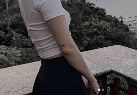 Sinh ra ở thành phố thái bình, thời thơ ấu, tùng thường đi hát ở cung văn hoá thiếu nhi tỉnh thái bình và học chơi đàn organ. Dtmxgskufpfiwm