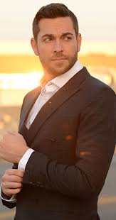 Instyle brings you the latest news on actor and director zachary levi, including his personal style, latest projects, and updates about his family. Zachary Levi Looking Like A Daddy Anytime He Wants Ladyboners