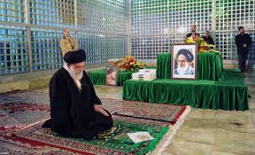 Image result for ‫حضور رهبر انقلاب در مرقد مطهر امام راحل و گلزار شهدای بهشت زهرا(س)‬‎