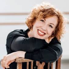 Ariana Gant's Instagram, Twitter & Facebook