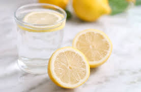 Manfaat air lemon dapat membantu meringankan masalah pencernaan bila dicampur dengan air panas, termasuk di antaranya mual, mulas dan membuang parasit. 10 Manfaat Air Rendaman Lemon Untuk Kesehatan Dan Kekuatan Tubuh
