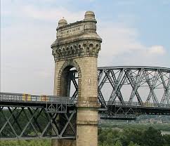 Era obligatoriu când treceam pe pod să văd dorobanţii de bronz de la capătul dobrogean. Pod Wikiwand