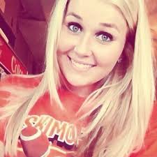 Courtney Walton (@CourtneyyWalton)