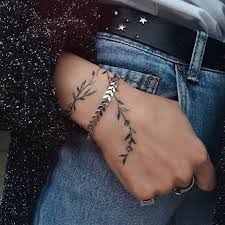 For all of you out there searching for fresh inspiration. Tatuaggio Idee Per Tatuaggi Fantastici Disegno Del Tatuaggio Tatuaggio Di Gatto Tatuaggio Floreale Tatuaggio Del Polso Tattoos Tattoo Models Hand Tattoos