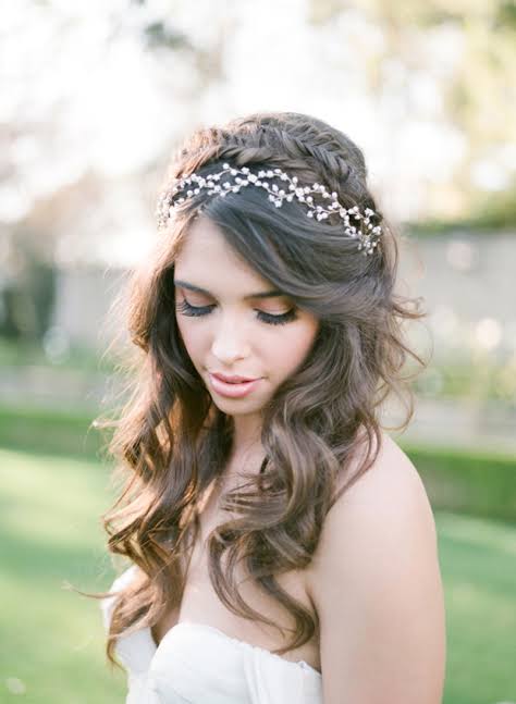 16 Stunning Half Up Half Down Wedding Hairstyles | weddingsonline