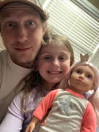 Remove babydoll from photo without cropping?