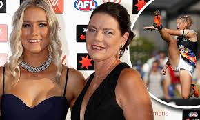 She currently plays for the carlton football club in the afl women's (afwl). Aflw S Star Tayla Harris Reveals Moment She Found Out About The Vile Comments On That Online Post Daily Mail Online
