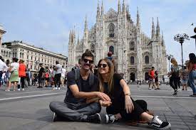Look through examples of μιλάνο translation in sentences, listen to pronunciation and learn grammar. 24 Wres Sto Milano Nonstoptravellers