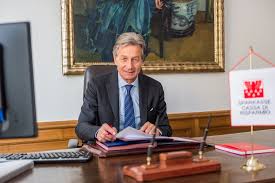 Das größte institut dieser art … Banken Hat Der Beamte Am Schalter Ausgedient Unsertirol24