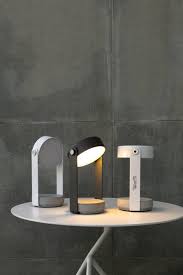 Dettagli su coppia di moderni da comodino lampada da tavolo in cromo con dettaglio di vetro tonalità grigio mostra il titolo originale Lampade Senza Filo Piccole E Nomadi Cose Di Casa