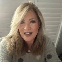 Betsy Hanson's Instagram, Twitter & Facebook