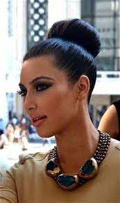 20 Inspiration For A Hairstyle For A Round Face Effective To Make You Look Gaunt Face Kardashian Hair Long Hair Styles Hair Styles