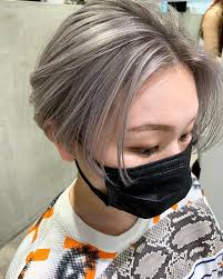 This short hairstyle on a round face does the framing effect better on straight and wavy locks. 10 Flattering Short Hair Color With Highlights To Try