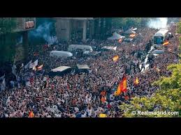 The stadium is slap bang in the centre of northern madrid's bustling streets, you turn a corner and bang! The Fans Reaction To Real Madrid S Arrival At The Santiago Bernabeu Youtube