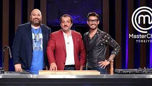 Masterchef'te son 5'e kalan eray, barbaros, emir, serhat ve özgül, survivor 2020 şampiyonu cemal can, evrim, berkan, ardahan ve mert öcal ile tezgah başına geçti. Masterchef Turkiye 2020 Ne Zaman Baslayacak Masterchef 1 Bolum Fragmanlari